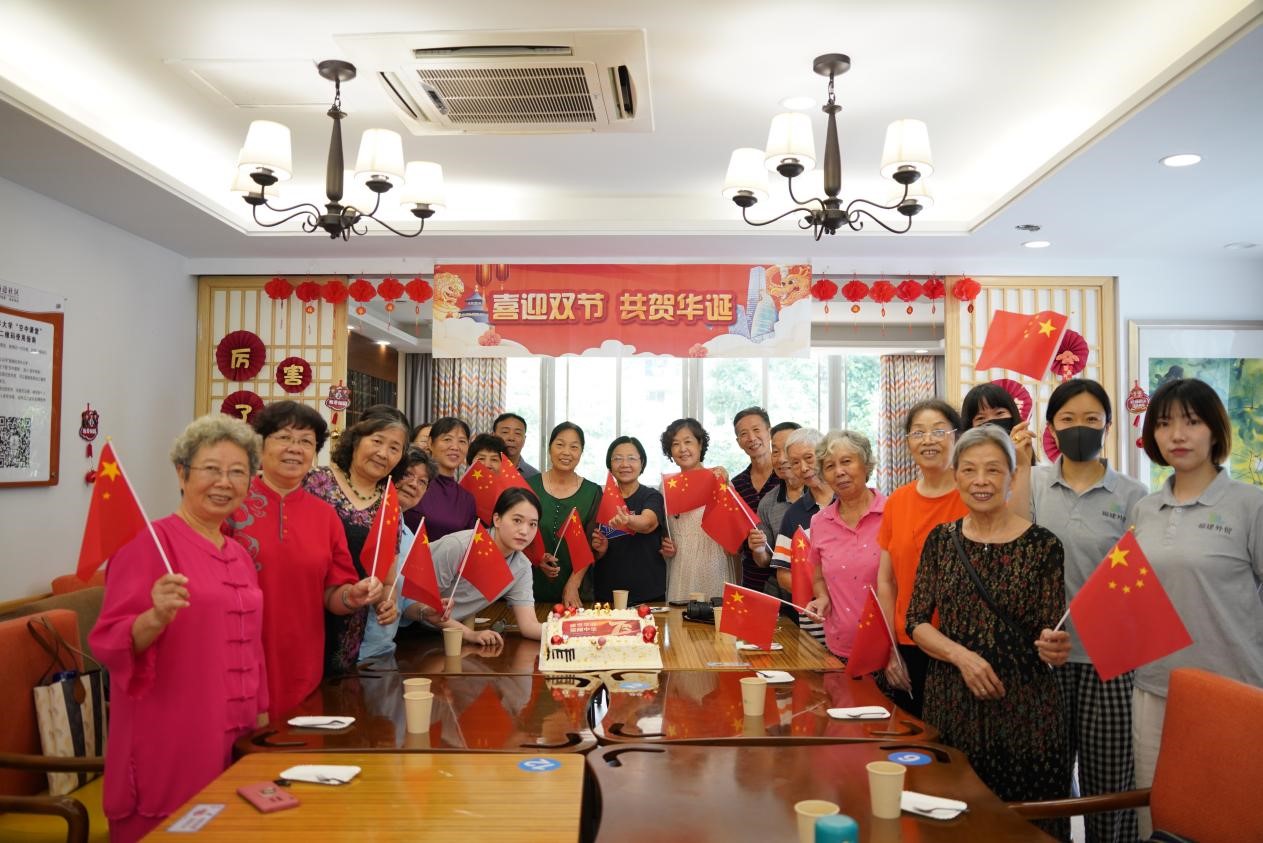 1665279568120303.jpg 华颐工作人员合影.jpg